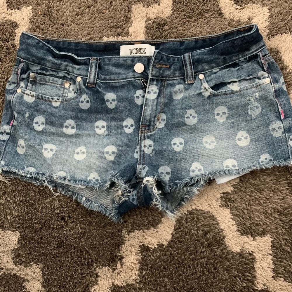 VS pink skull shorts